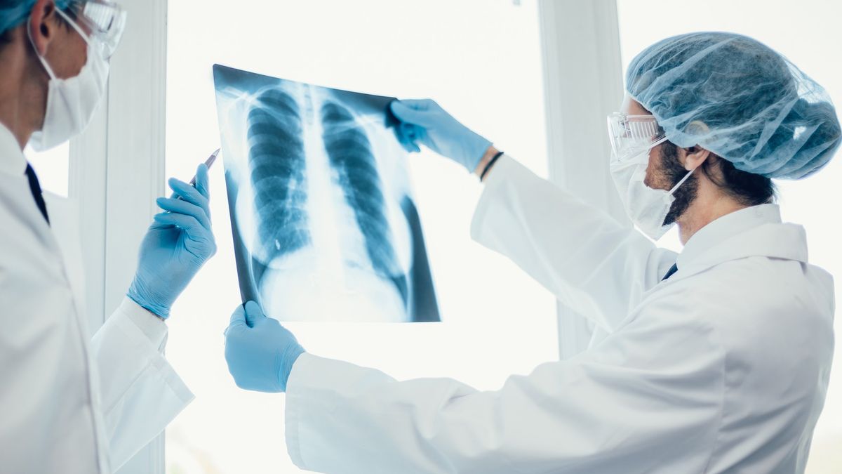 Poškození plic vědci našli i u lehkých případů covidu-19. Použili nové skeny